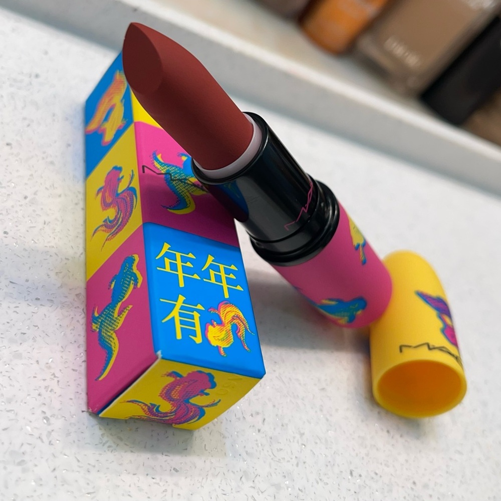 MAC ~ ‘LUCK BE A LADY’ 2021 Moon Masterpiece Lipstick ~ LE, FS, & RARE ~ NIB - Picture 4 of 16
